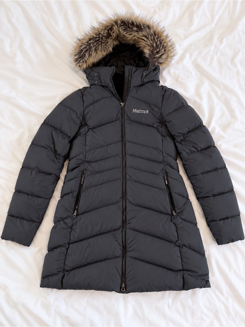 Marmot Montreal Women’s 700 Fill Down Puffer Coat Faux Fur Hood
